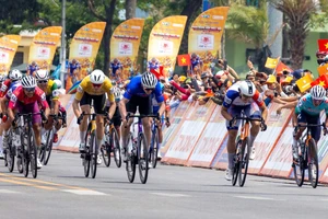 Nước rút quyết định, Patterson thắng kịch tính áo xanh Marchuk