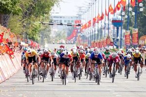 Những cái đầu nóng “bốc hỏa” sau cuộc rượt đuổi nghẹt thở chặng 23