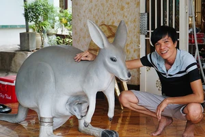 Video: Người đàn ông có biệt tài ‘biến giấy thành tượng’ độc đáo