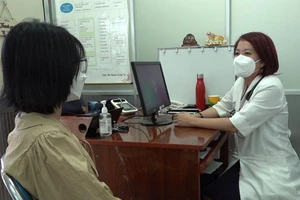 Video: Hậu quả nhiễm độc kim loại nặng từ thuốc nam: Mất hàng trăm triệu đồng