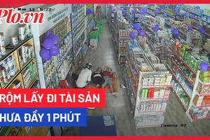 Video: Ngủ trưa, 3 nhân viên để trộm lấy mất điện thoại