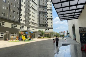 Video: Cư dân kêu cứu vì chung cư báo cháy liên tục