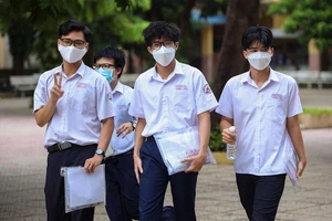 Video: Thí sinh nói gì về đề thi môn tổ hợp?