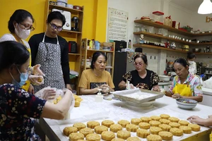 Video: Bếp bánh yêu thương, sẻ chia cùng trẻ em kém may mắn