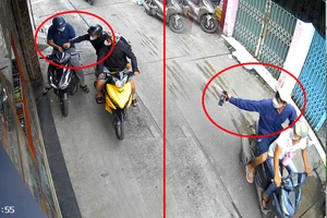 Video: Nhóm cướp giật điện thoại, xịt hơi cay khiến nạn nhân choáng váng