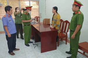 Video: Bắt tạm giam 'Hotgirl Bắc Giang Tina Duong' Ninh Thị Vân Anh