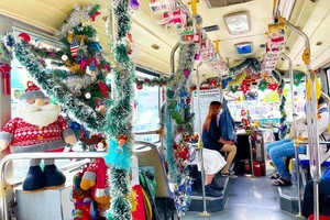 Video: 'Chuyến xe buýt Giáng sinh' độc đáo ở TP.HCM