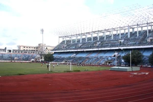 Video: Giải quyết tình trạng nhếch nhác tại sân vận động Chi Lăng