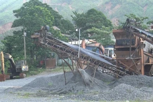 Video: 16 năm không được sửa chữa nhà cửa