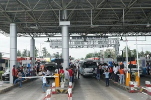 Ùn tắc kéo dài, BOT Cai Lậy tiếp tục xả trạm