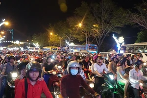 Trung tâm TP.HCM kẹt cứng đêm Giáng sinh