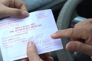 Đậu ô tô trả phí 40.000 đồng/giờ, tài xế nói gì?