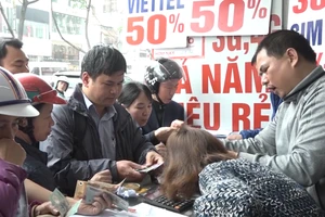 Chi chục triệu nạp thẻ trước hạn cấm khuyến mãi 50%