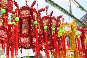 Người Hoa ở TP.HCM rộn ràng đón Tết nguyên tiêu