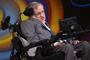 Công nghệ giúp Stephen Hawking giao tiếp không cần nói