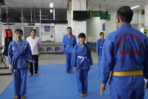 Thú vị bác sĩ, nhân viên bệnh viện tập luyện võ thuật