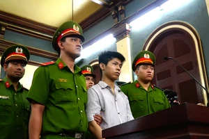 Clip tòa tuyên án tử hình hung thủ vụ thảm sát 5 người