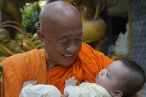 Người cha đặc biệt của những đứa trẻ bị bỏ rơi