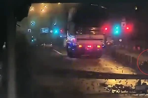 Clip: Sập giàn giáo ở hầm Thủ Thiêm, 1 người bị thương