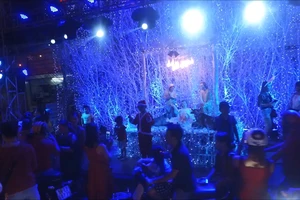 Dân TP.HCM đổ về tham quan xóm đạo quận 8