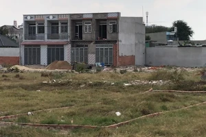 Tiết lộ bất ngờ việc chi tiền xây nhà lụi ở Bình Chánh 