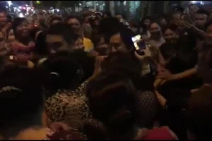 Kim Tử Long, Mỹ Chi bị vây ở đám tang Anh Vũ