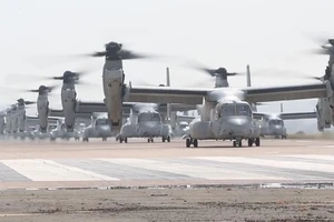 Thủy quân lục chiến Mỹ phô diễn sức mạnh không quân