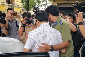 Khoảnh khắc Nguyễn Hữu Linh xuất hiện tại phiên tòa phúc thẩm