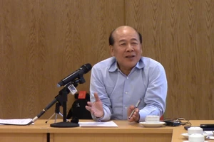 Thứ trưởng Bộ Giao thông thị sát nơi tàu 8.000 tấn bị chìm