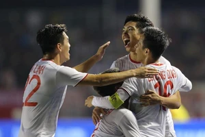 Clip bàn thắng vàng của Văn Hậu ở chung kết SEA Games 30