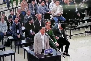 Video: Vũ 'nhôm' trả lời rành rọt trước tòa về 3 bản án