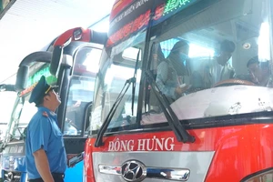 Video: Kiểm tra nồng độ cồn tận bên trong Bến xe Miền Đông