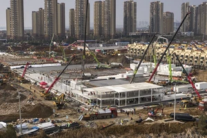 Trung Quốc dốc lực xây 2 bệnh viện đối phó virus Corona