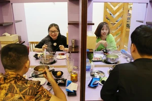 Độc đáo quán 'lẩu thoát ế' ở Sài Gòn