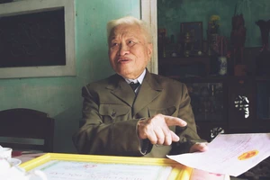 Ông đại tá thế chấp nhà kéo điện cho dân