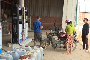 Nguy cơ cháy nổ từ việc mua xăng dầu tích trữ 