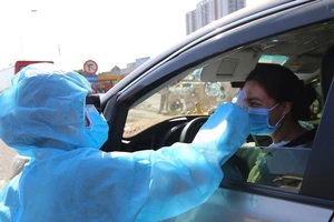 Người dân nói gì khi qua chốt kiểm soát y tế ở TP.HCM?