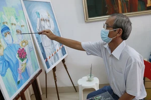 Họa sĩ già 'tiếp lửa' cho các y bác sĩ tuyến đầu chống dịch