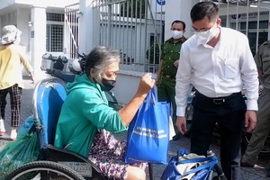 ATM gạo nghĩa tình: Hơn 10 tấn gạo cho người dân nghèo