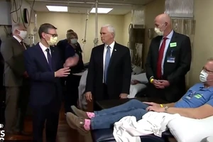 Phó tổng thống Mỹ không mang khẩu trang đi thăm bệnh viện