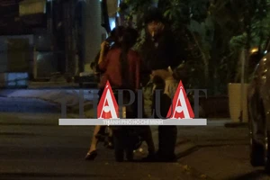 Móc túi, cướp giật ở phố Tây: Nhóm móc túi giật điện thoại PV