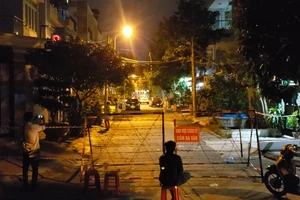 Video: Phong tỏa 40 hộ dân ở đường số 10, quận Thủ Đức 