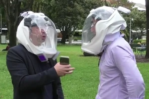 Xuất hiện mũ bảo hiểm độc đáo giúp chống COVID-19