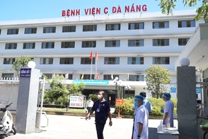 Bệnh viện C Đà Nẵng phân luồng đón bệnh nhân