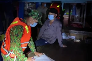 Biên phòng Quảng Nam bắt 5 tàu cá khai thác hải sản trái phép