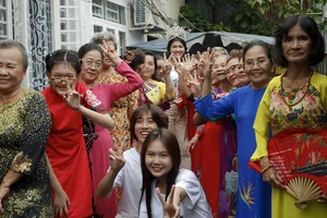 Khi chị em xóm ve chai làm đẹp