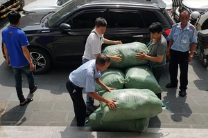 Pháp Luật TP.HCM tiếp tục chuyển hàng hỗ trợ miền Trung