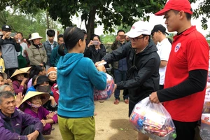 511 phần quà đã đến tận tay người dân thị xã Ba Đồn 