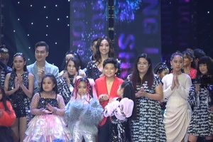 Video: Hoa hậu Lương Thuỳ Linh hóa thân thành búp bê lộng lẫy