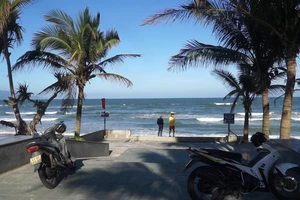 Video: Bờ biển Đà Nẵng sạt lở nghiêm trọng